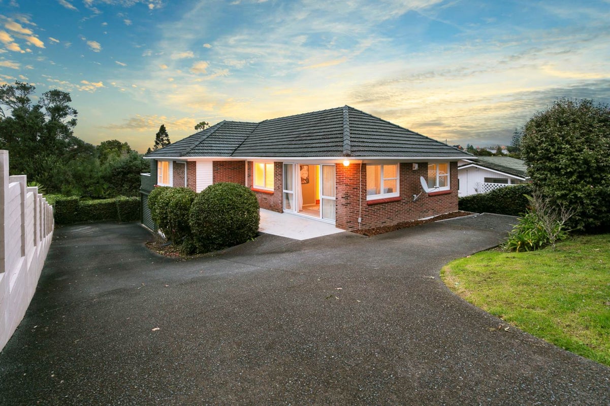 24 Raymond Terrace, Northcote, Auckland - Carousel 2