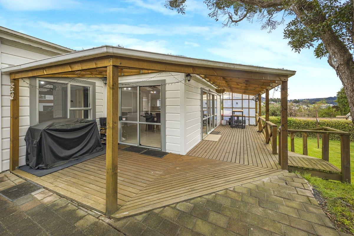 12 Exmouth Street, Abbotsford, Dunedin - Carousel 1