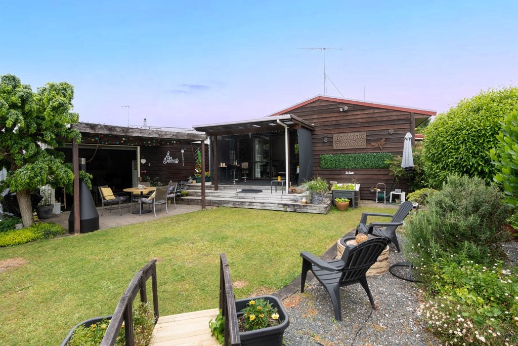 14 Camellia Place, Hamilton Lake, Hamilton - Carousel 2