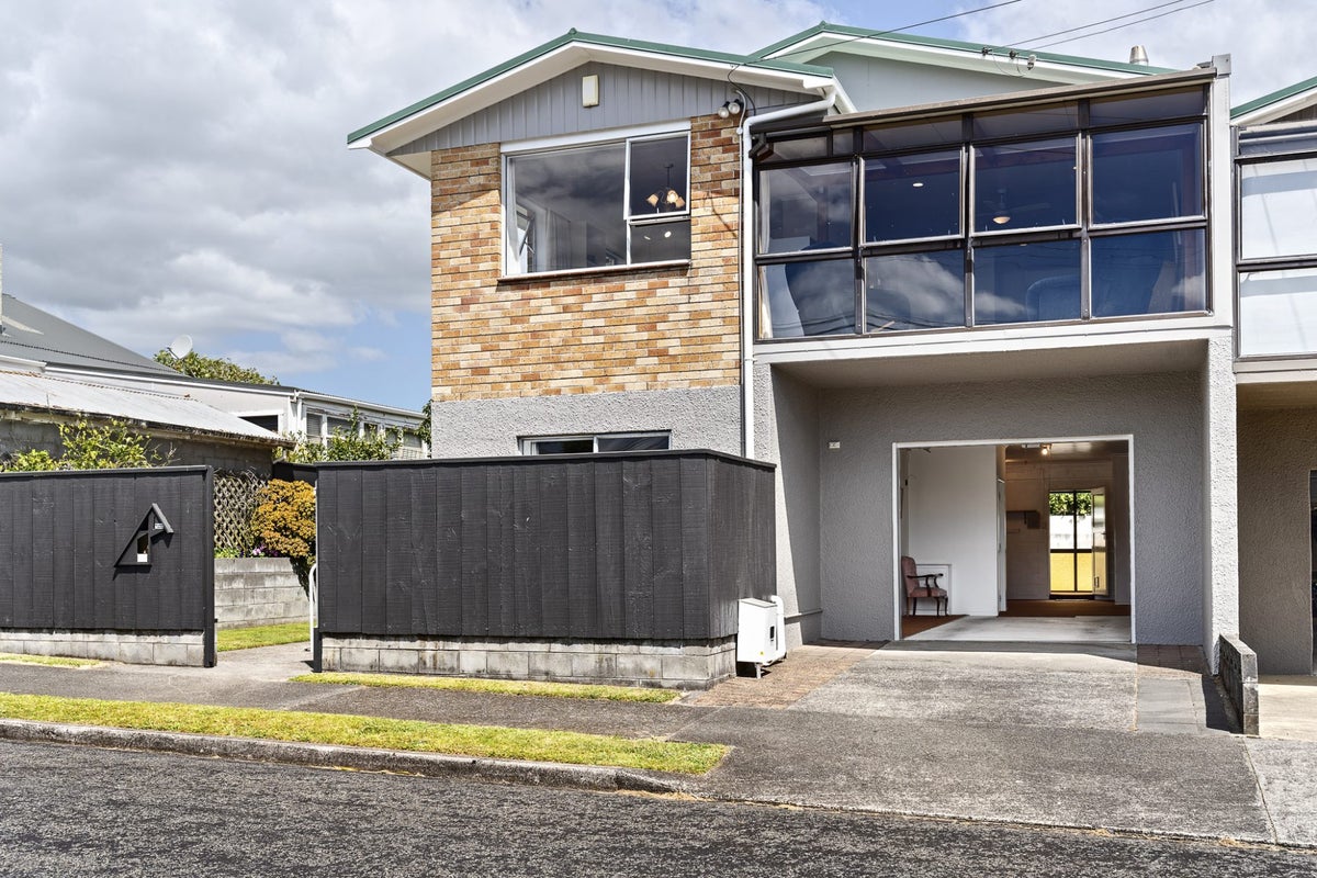 34 Ngaio Street, Strandon, New Plymouth - Carousel 1