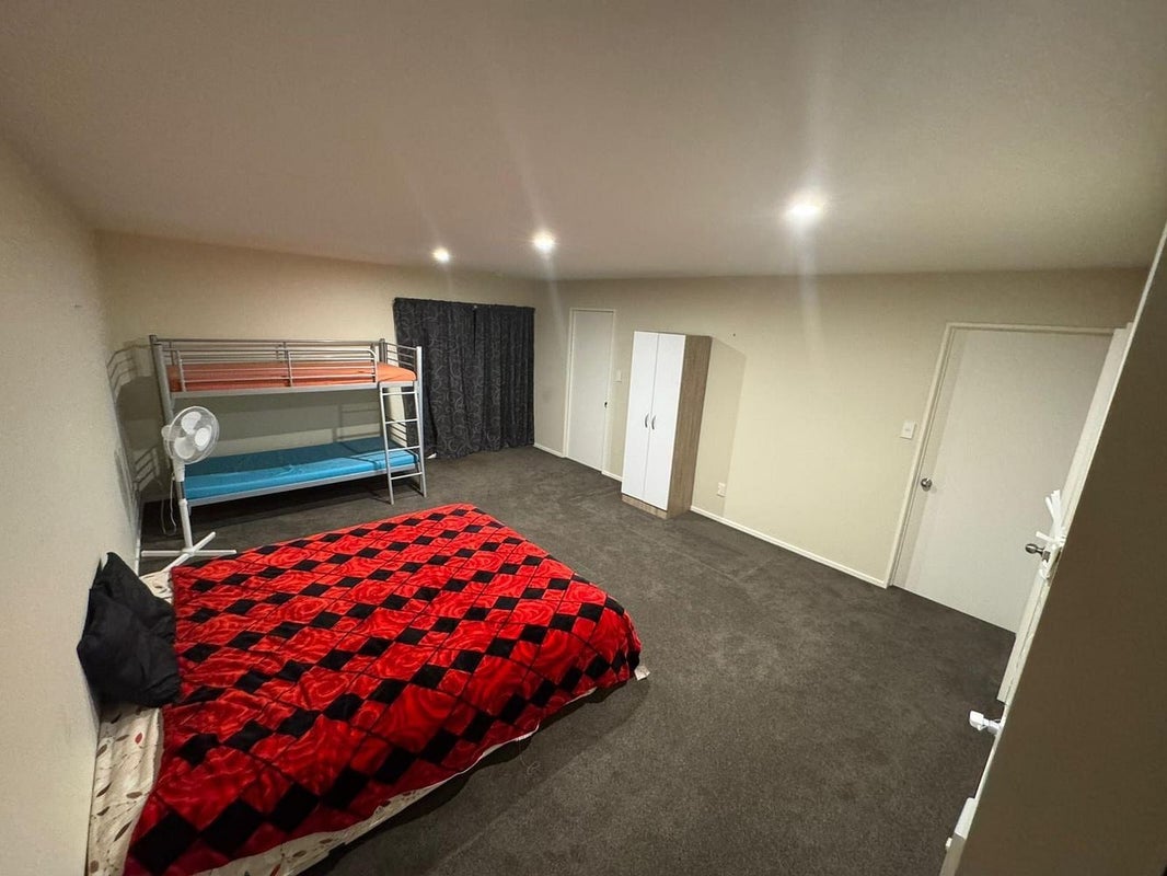 18 Woodside Common, Westmorland, Christchurch - Carousel 10
