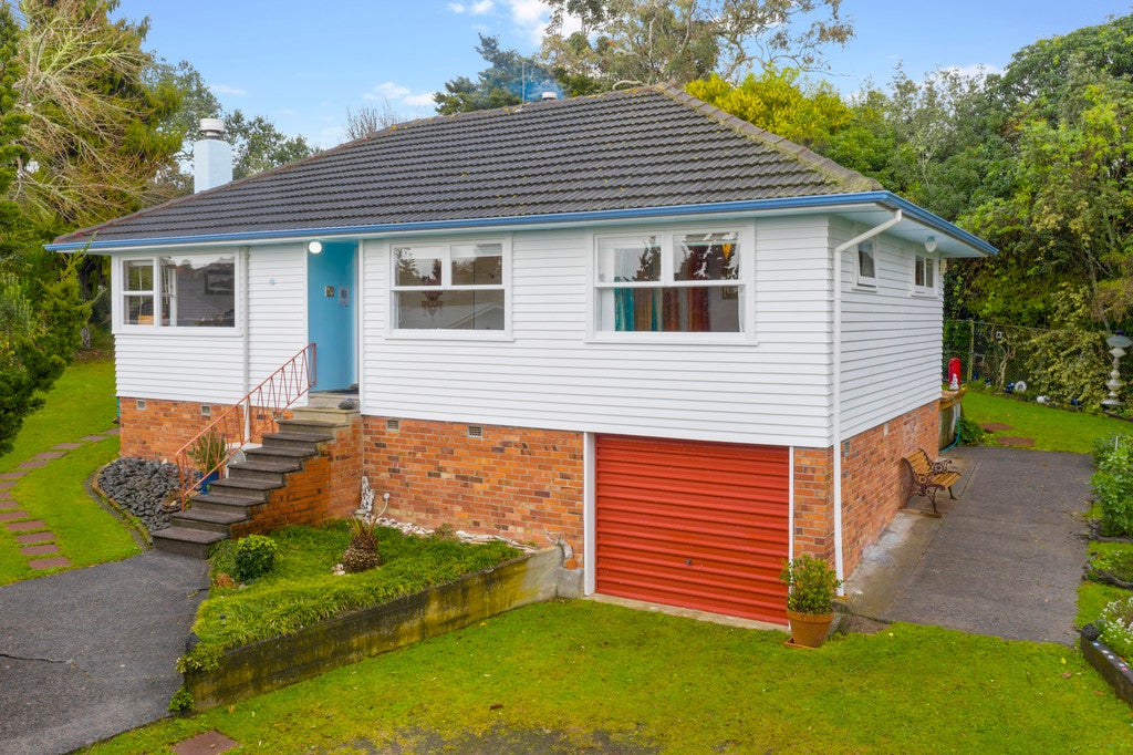 62 Hilling Street, Titirangi, Auckland - Carousel 1