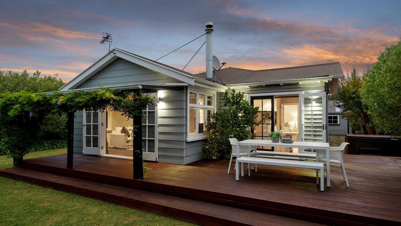32 Carrington Street, St Albans, Christchurch - Carousel 1