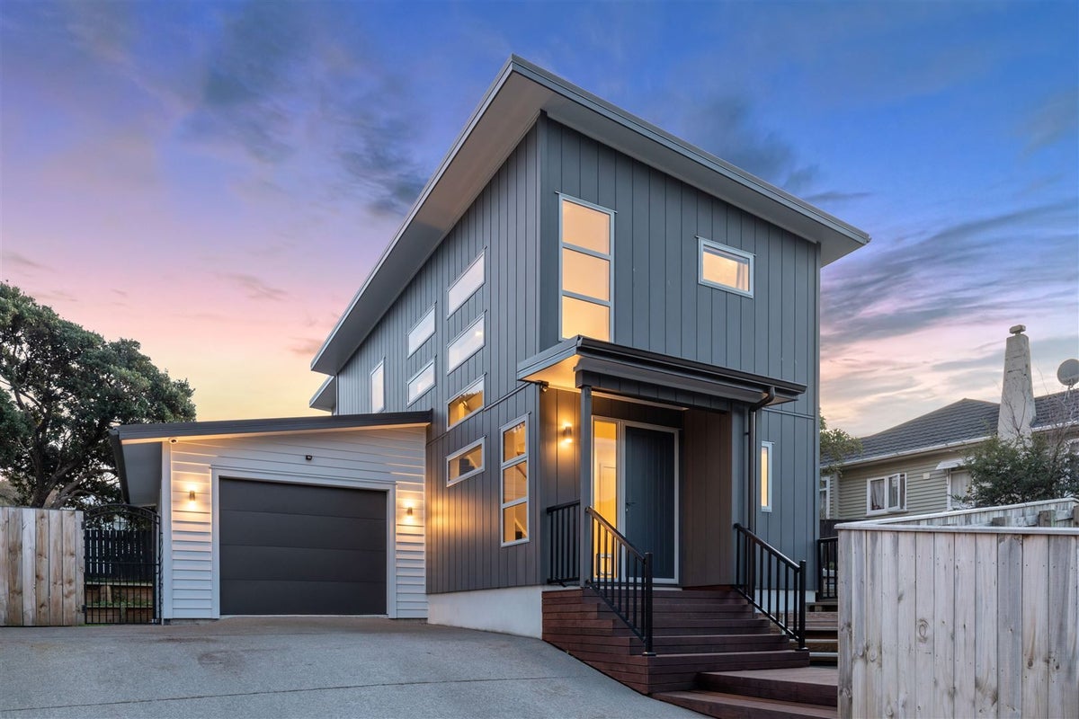 122A Main Road, Titahi Bay, Porirua - Carousel 1