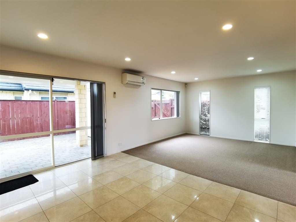 7 Bendemeer Place, Flat Bush, Auckland - Carousel 2