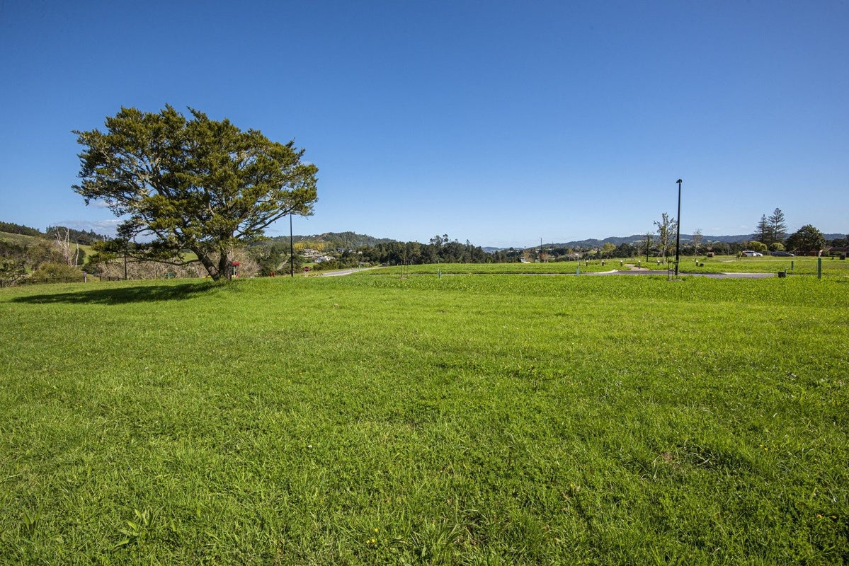 4 Frangipani Close, Glenbervie, Whangarei - Carousel 1