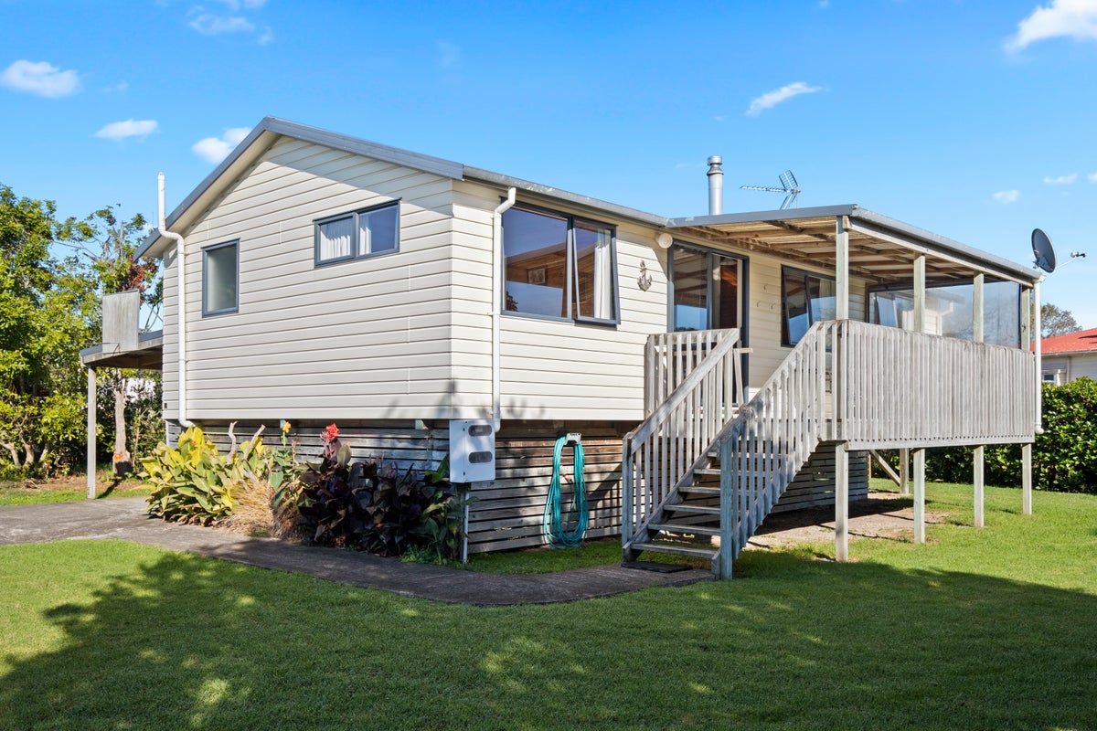 19 Kowhai Avenue, KAIAUA, MIRANDA - Carousel 1