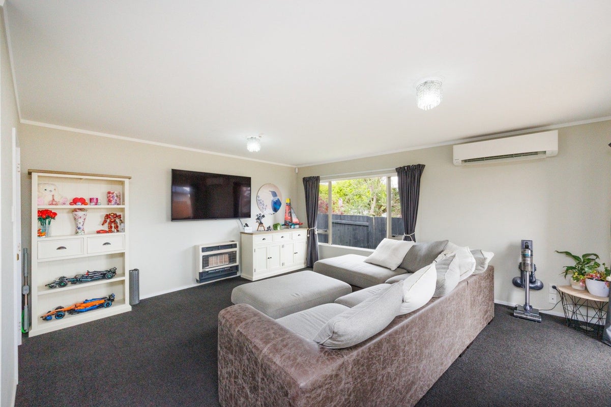 47 Dalfield Place, Highbury, Palmerston North - Carousel 1