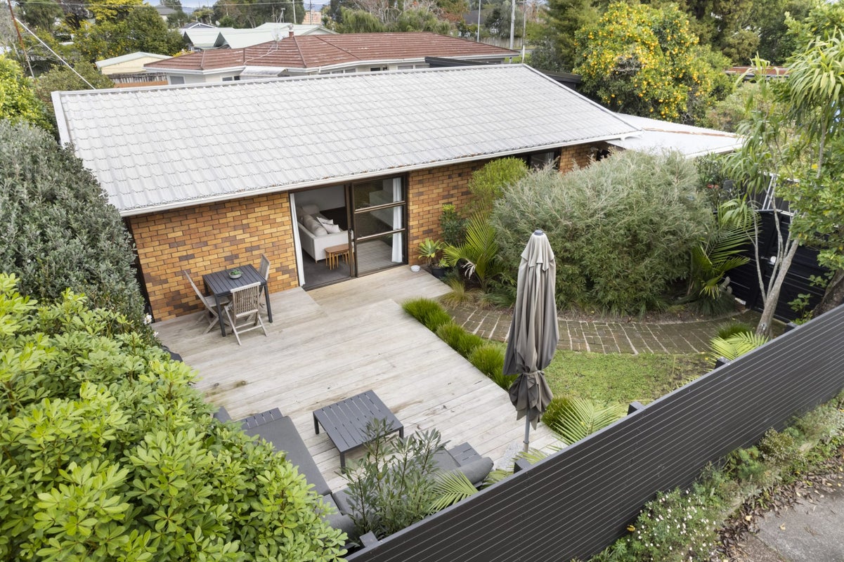 1/38 Yeovil Road, Te Atatu Peninsula, Auckland - Carousel 1
