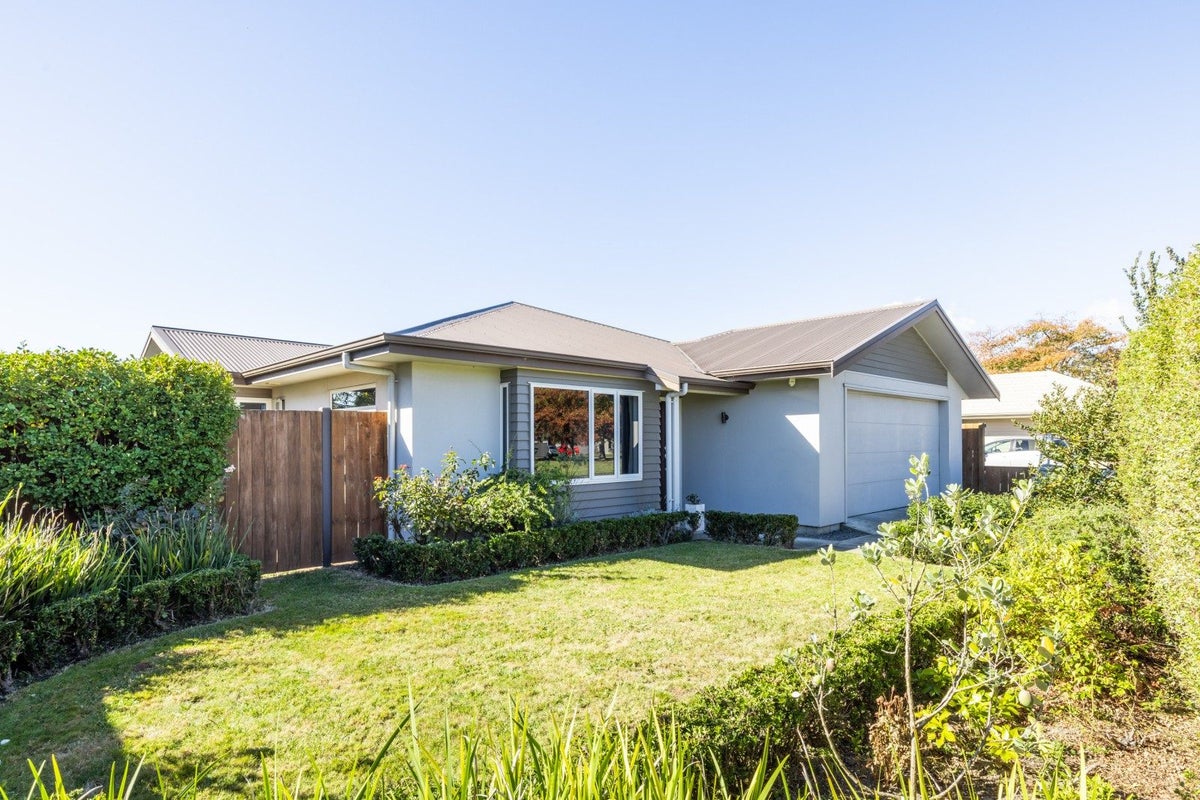 6 Barcroft Street, Frimley, Hastings - Carousel 20