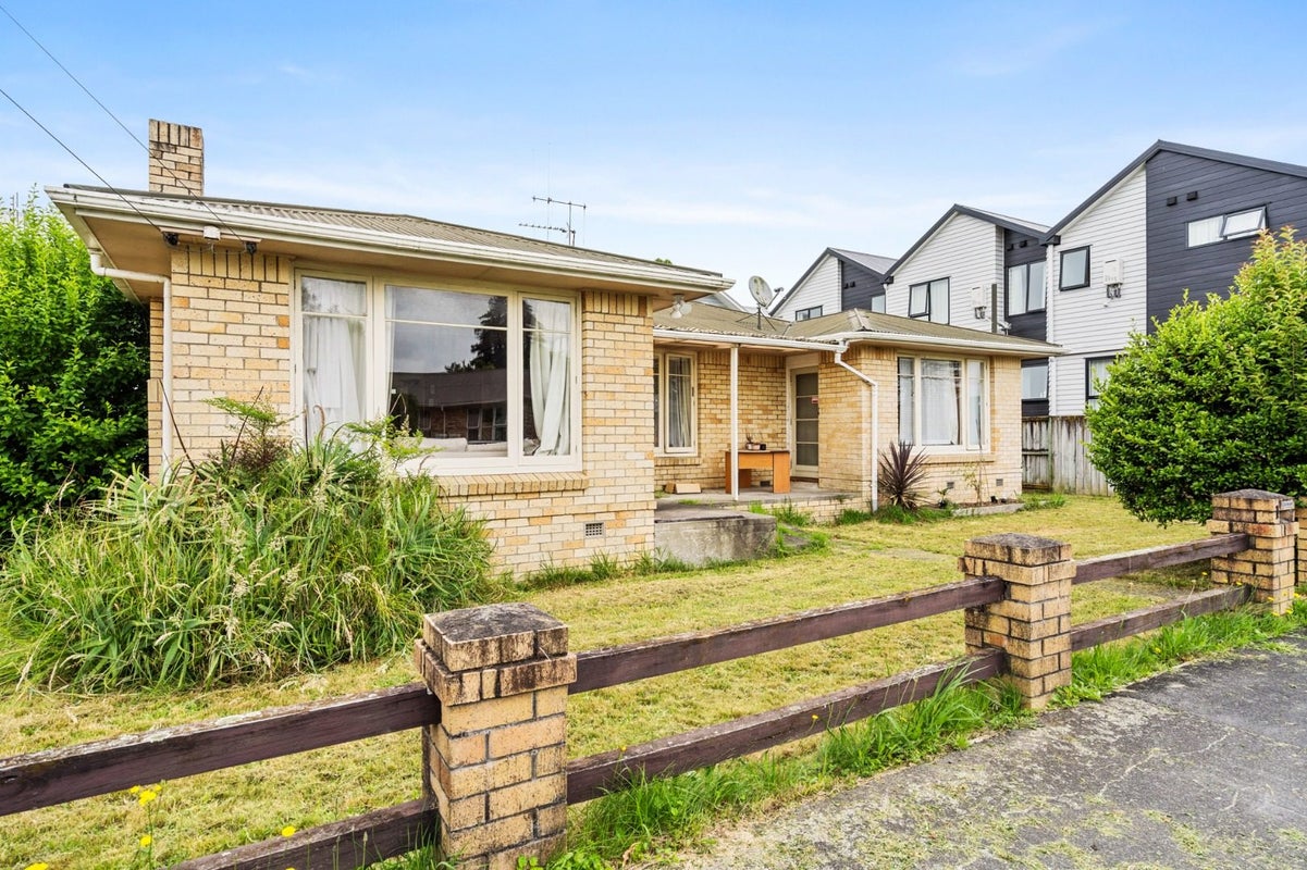 1 Inverness Avenue, Hamilton East, Hamilton - Carousel 2