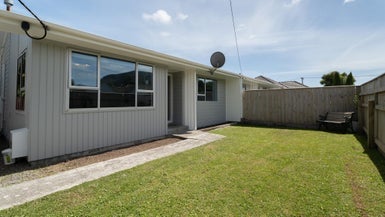 47A Duncan Street, Tawa, Wellington - Carousel 1