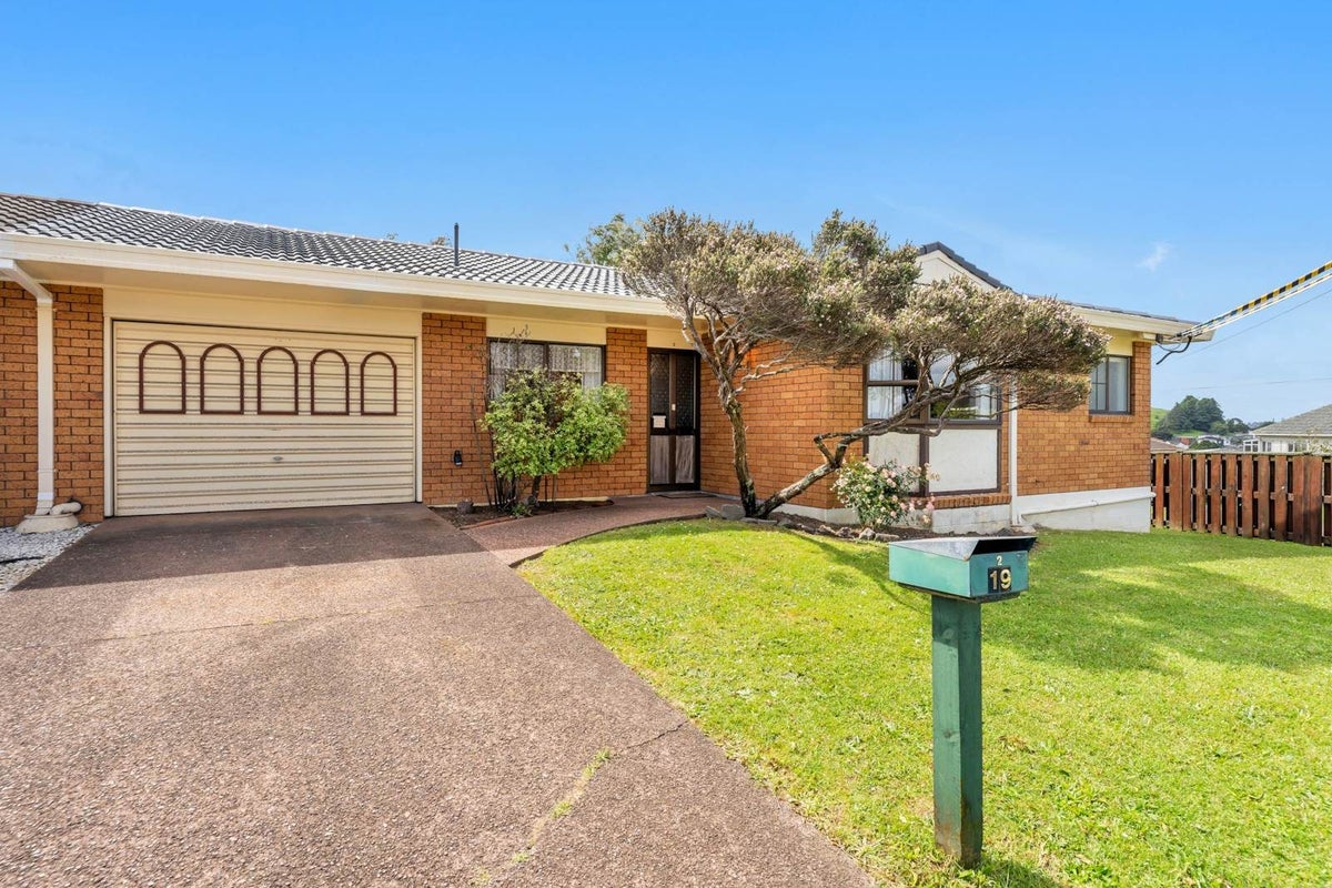 2/19 Howell Crescent, Mount Roskill, Auckland - Carousel 1