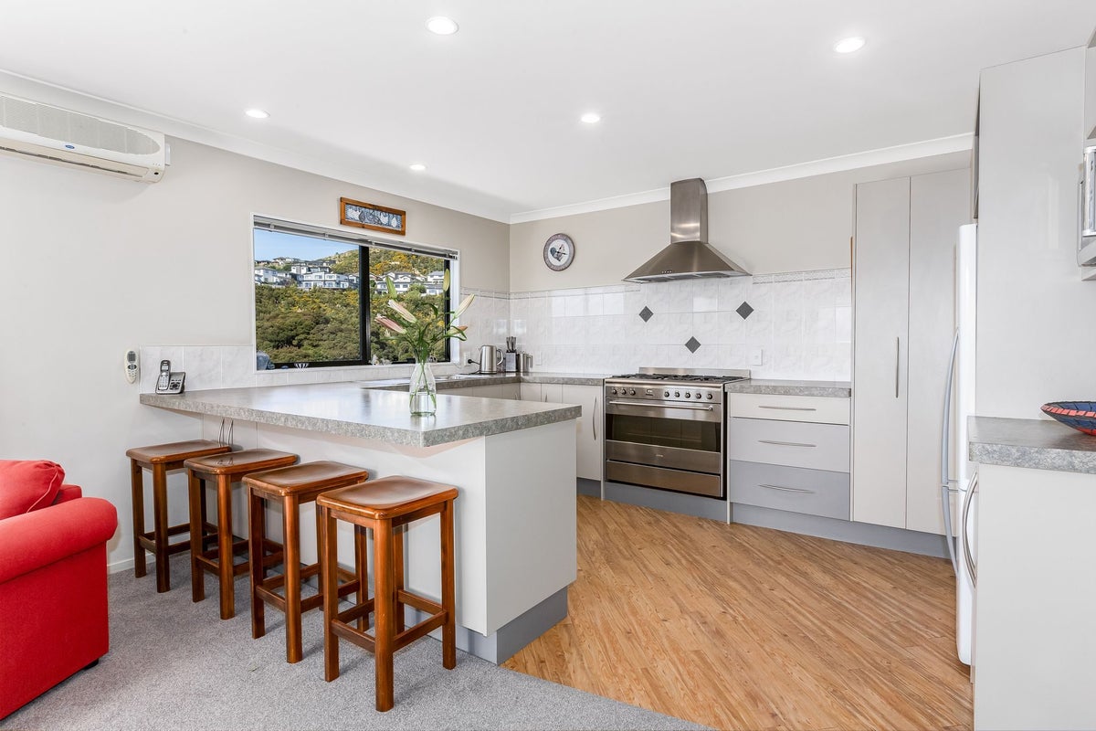 57 Navigation Drive, Whitby, Porirua - Carousel 2