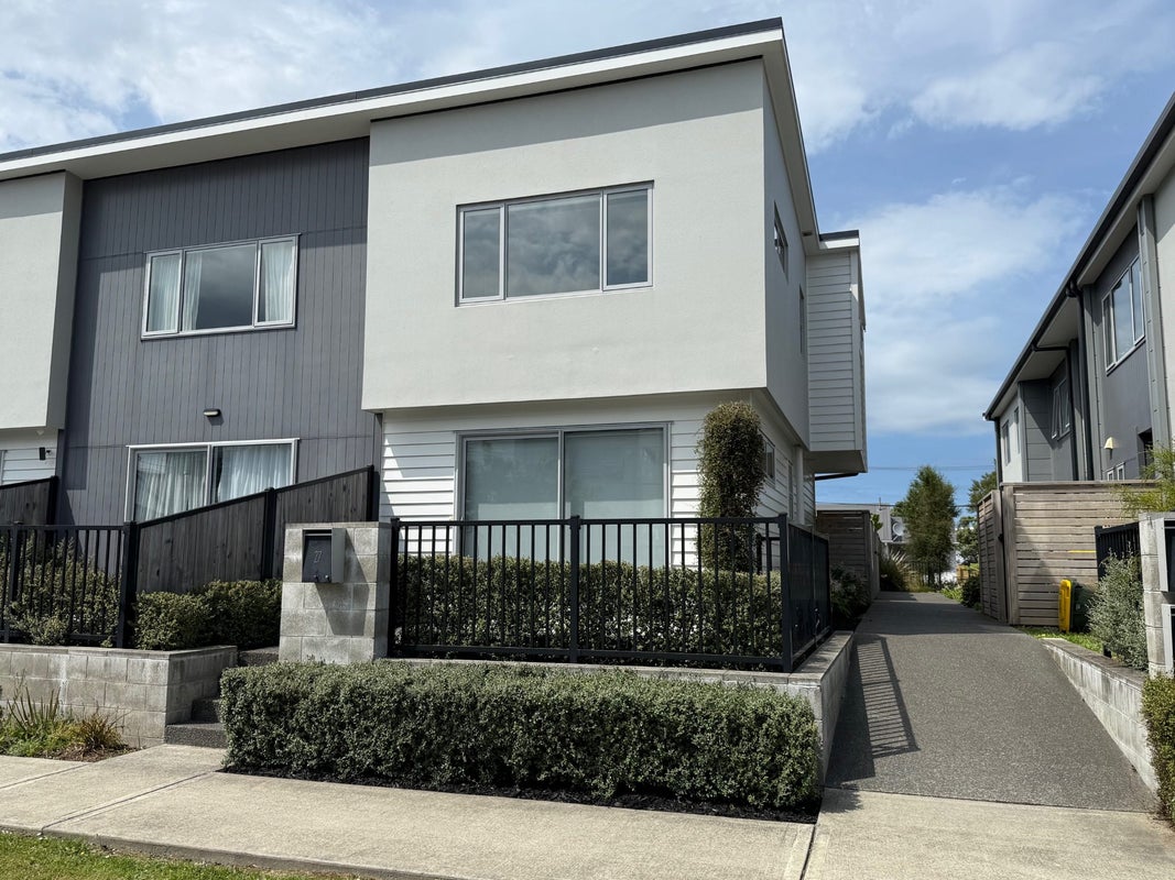 27 Barber Grove, Moera, Lower Hutt - Carousel 20