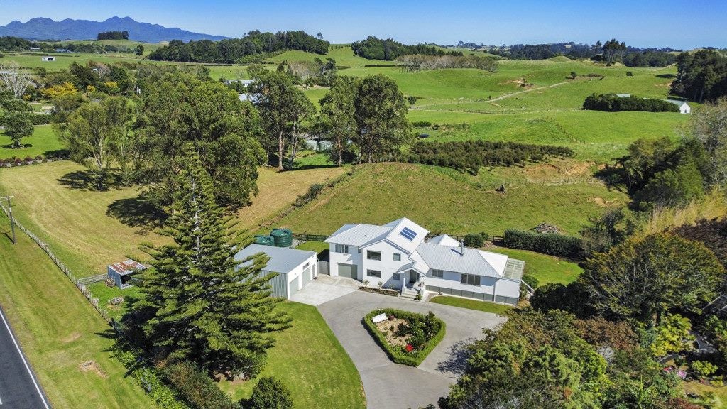 822 Carrington Road, Hurworth, New Plymouth - Carousel 1