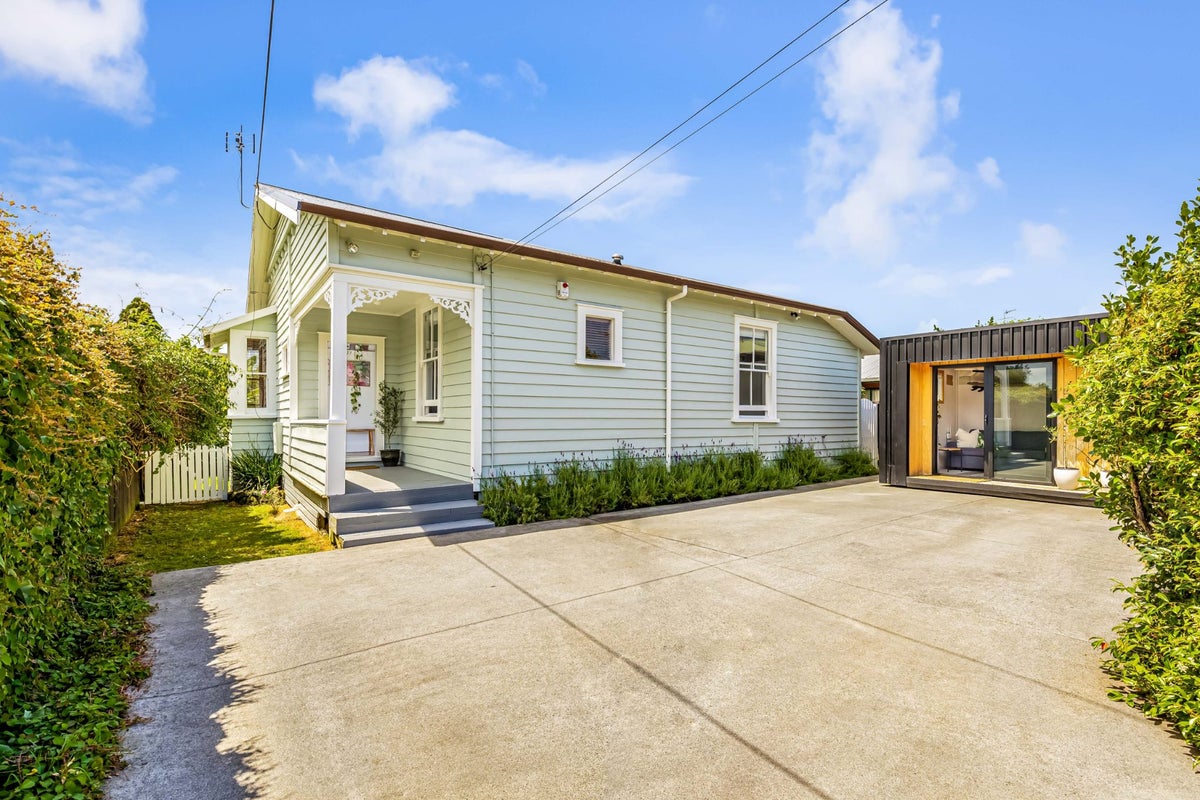 1/5 Kotuku Street, Te Atatu Peninsula, Auckland - Carousel 1