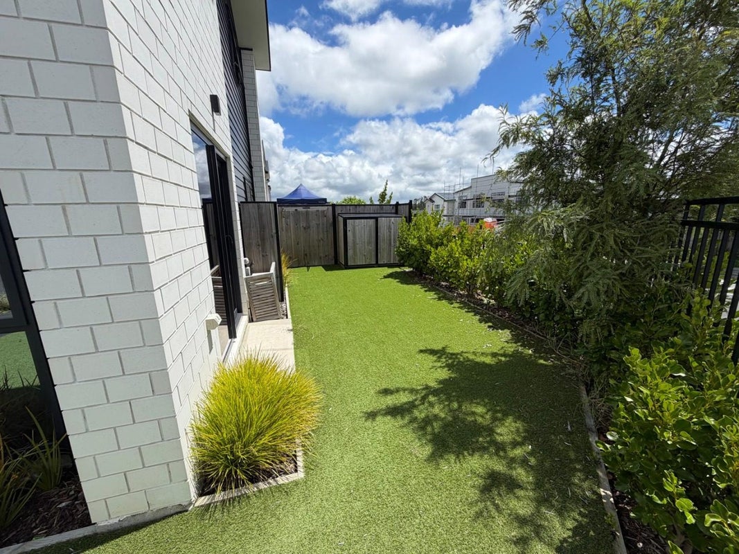10/172 Don Buck Road, Massey, Auckland - Carousel 7