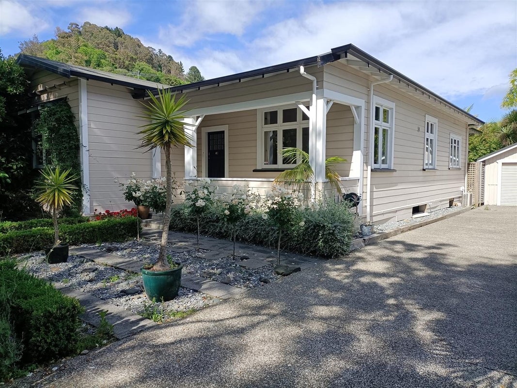 18 Seymour Avenue, The Brook, Nelson - Carousel 1