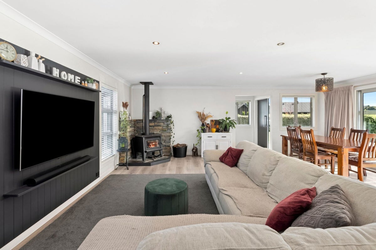 11 Wren Street, Albert Town, Wanaka - Carousel 1