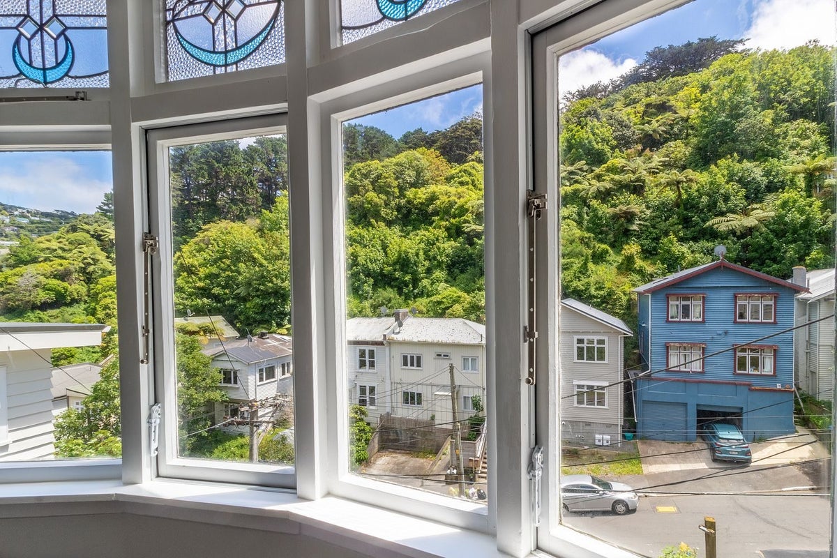 32 Adams Terrace, Aro Valley, Wellington - Carousel 2