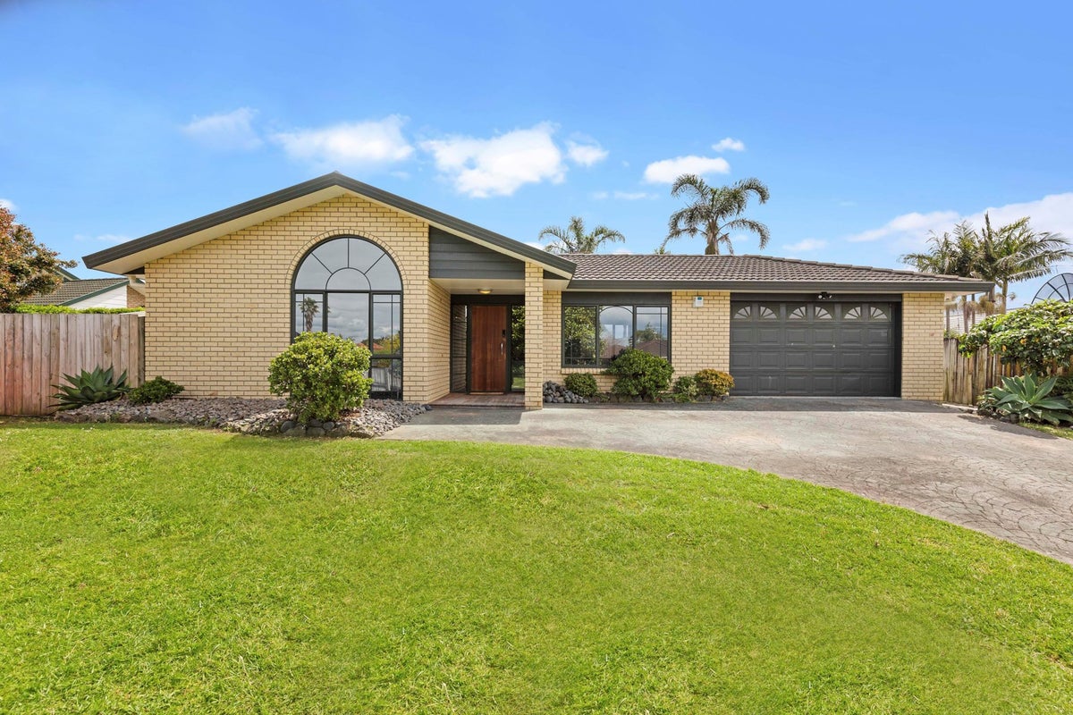 55 Lothian Brae, Wattle Downs, Auckland - Carousel 1