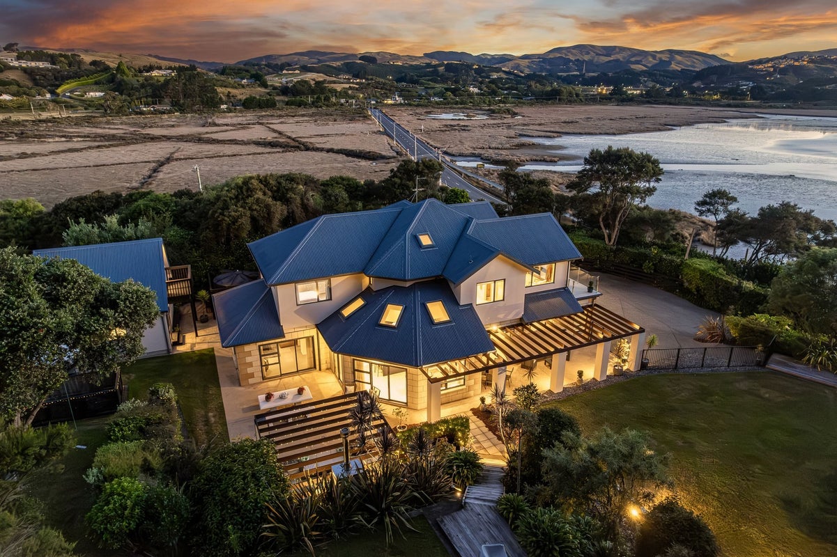 501 Grays Road, Pauatahanui, Porirua - Carousel 1