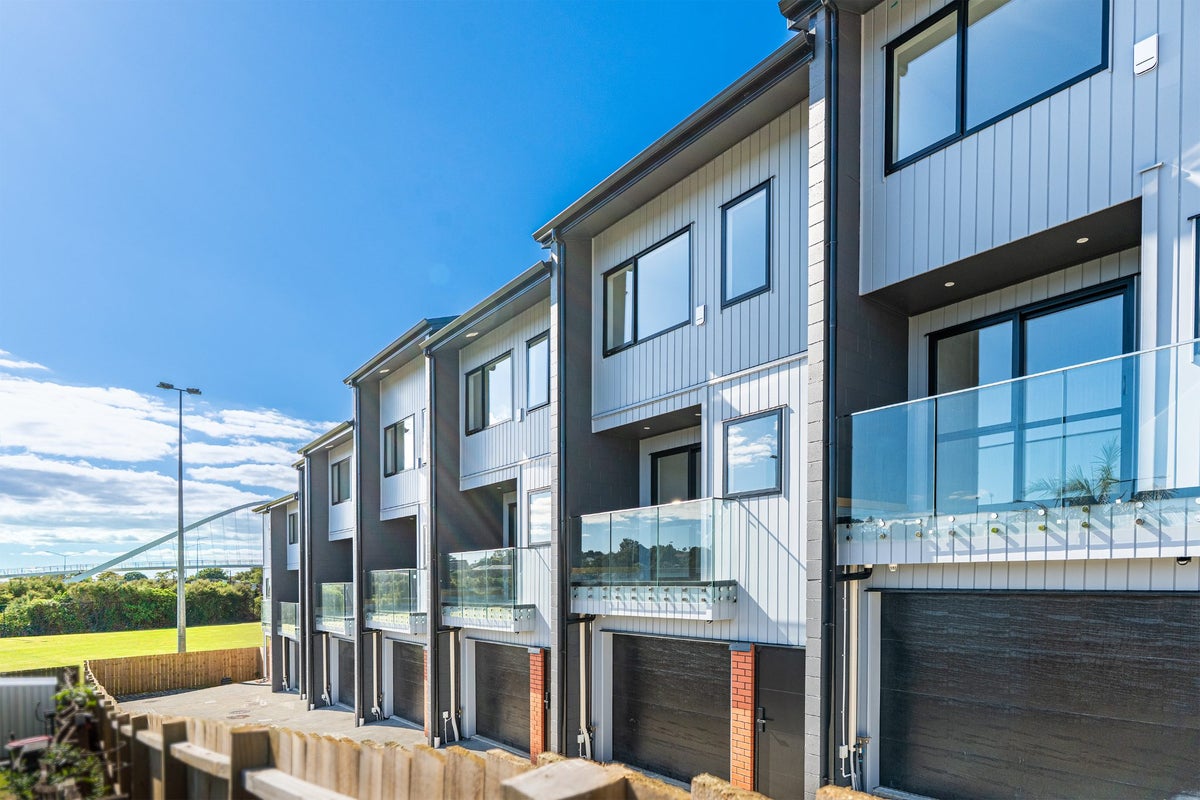 4/21 Valonia Street, New Windsor, Auckland - Carousel 2