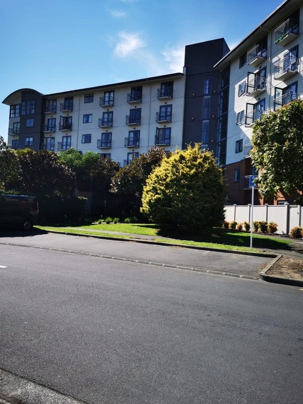 4M/10 Crown Lynn Place, New Lynn, Auckland - Carousel 1