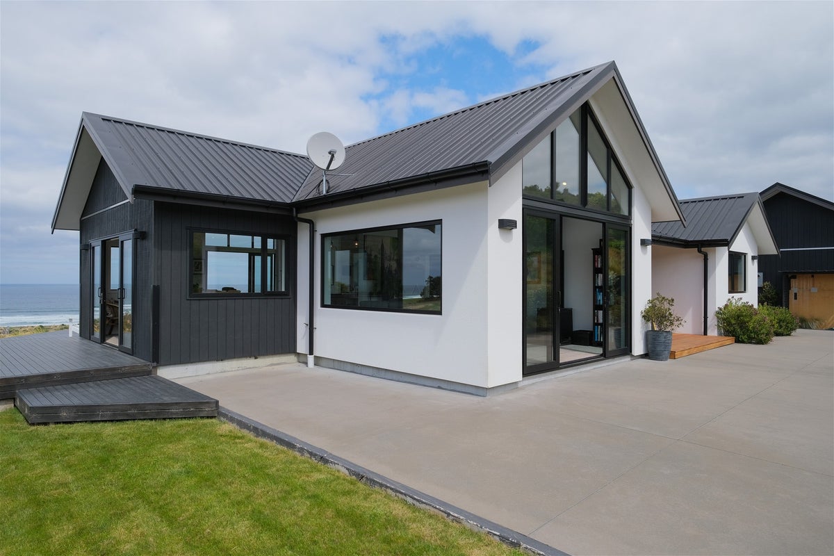 15 Kayforce Road, Ocean View, Dunedin - Carousel 1