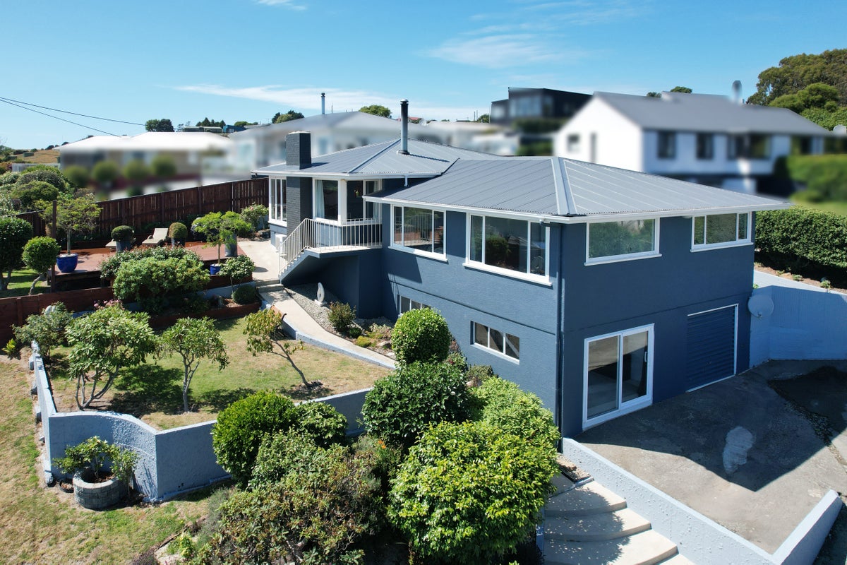 12 Selwyn Street, South Hill, Oamaru - Carousel 1