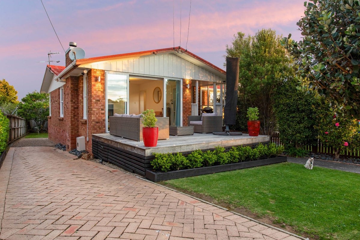 2/97 Hutchinsons Road, Highland Park, Auckland - Carousel 2