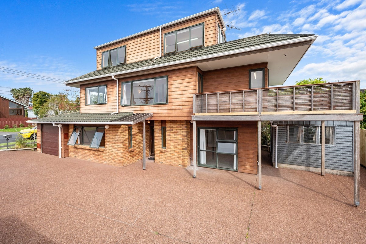 2/9 Egremont Street, Belmont, Auckland - Carousel 1