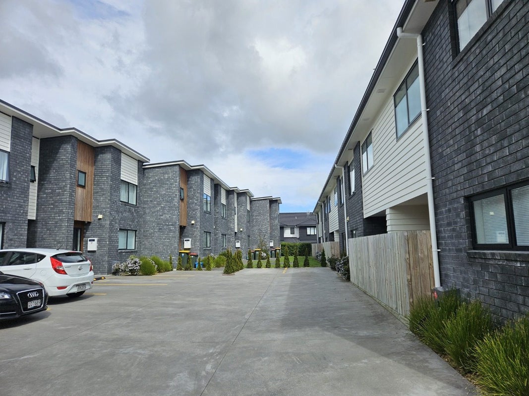 11/88 Carrington Avenue, Silverdale, Hamilton - Carousel 1