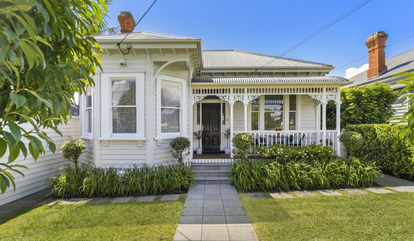 20 Summer Street, Stanley Point, Auckland - Carousel 1