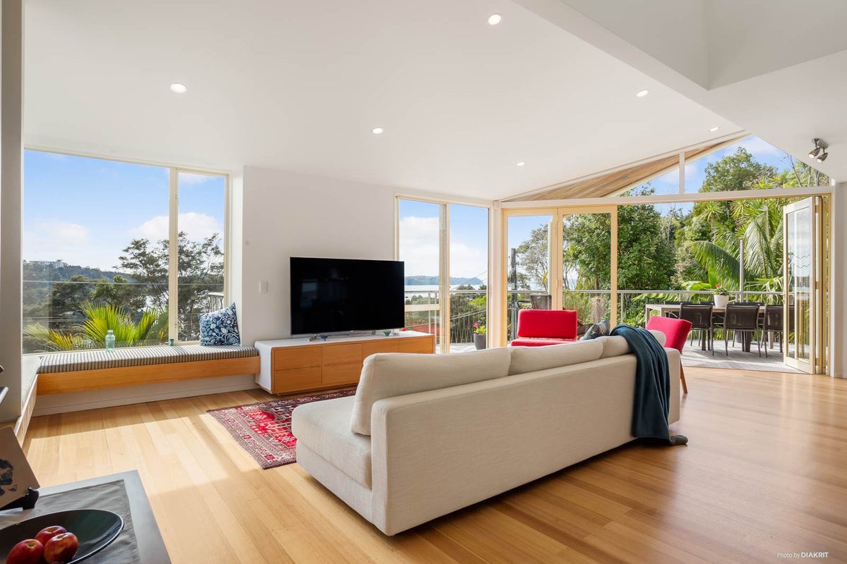 9 Opou Road, Titirangi, Auckland - Carousel 1