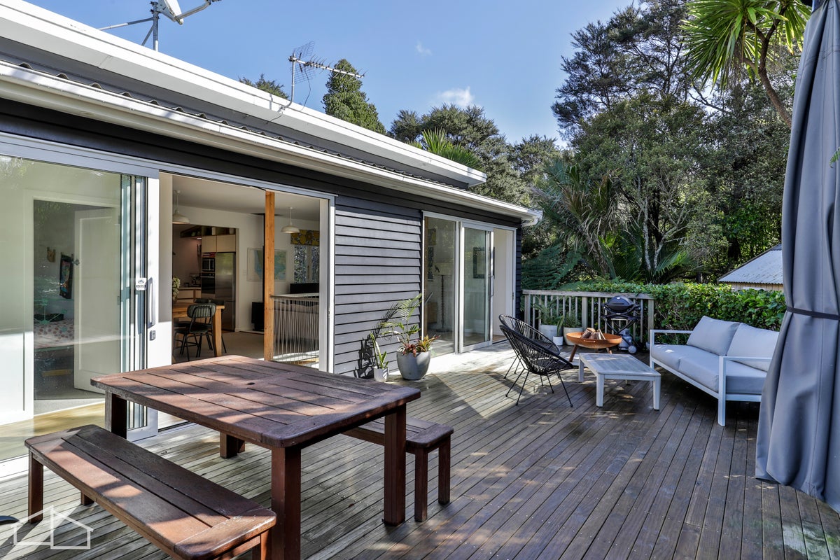 1 Miha Road, Titirangi, Auckland - Carousel 2