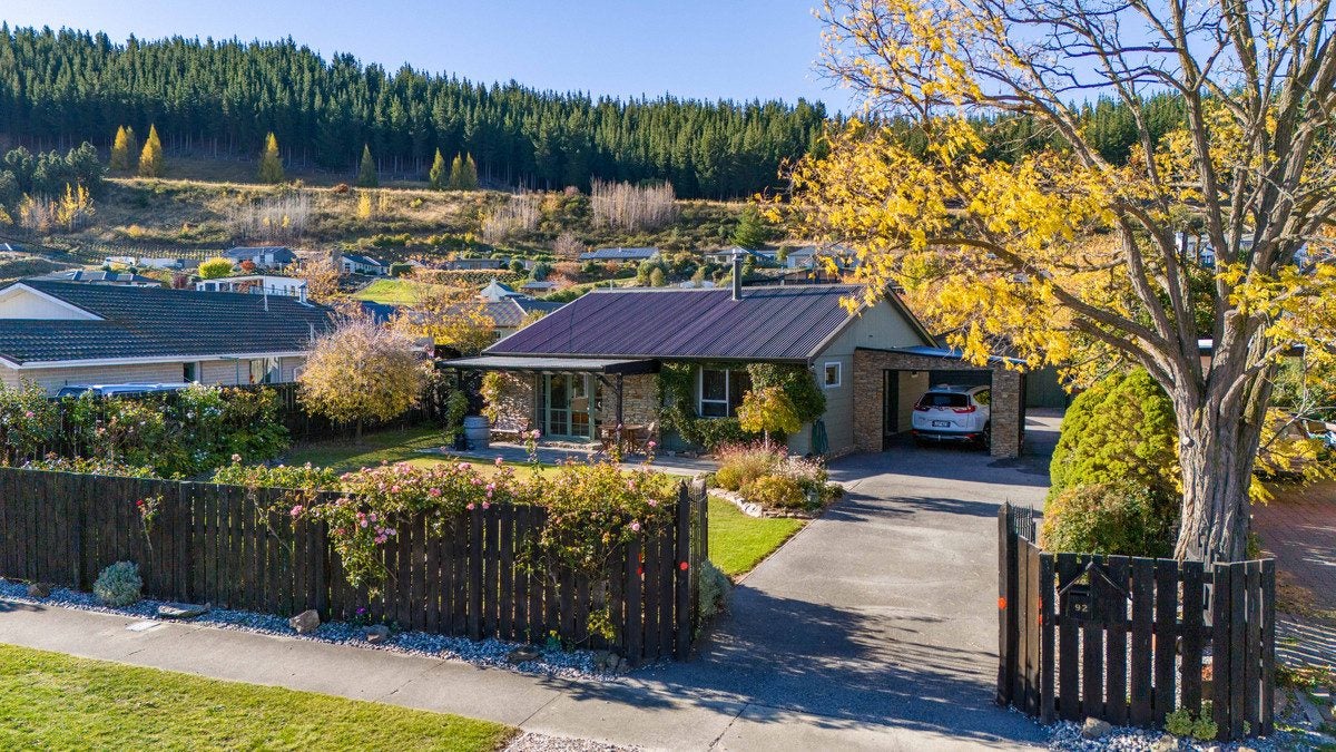 92 Hazlett Street, Clyde, Clyde - Carousel 1