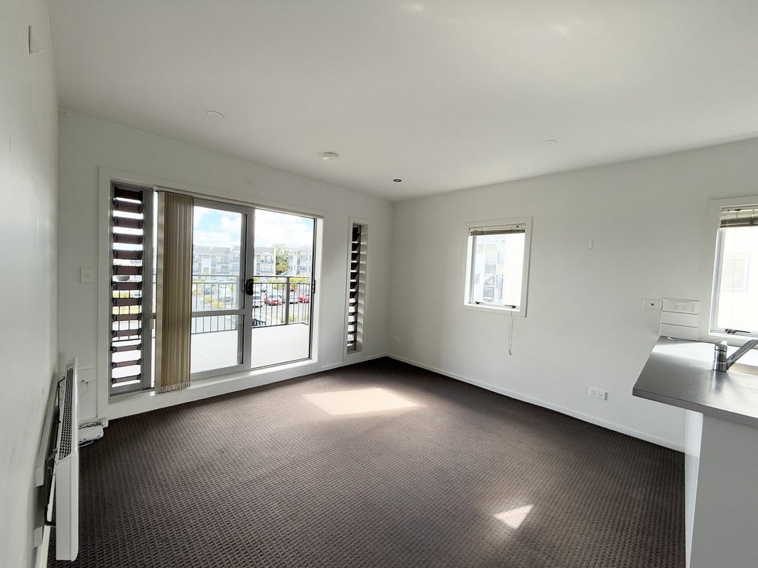 6D/71 Spencer Road, Oteha, Auckland - Carousel 2