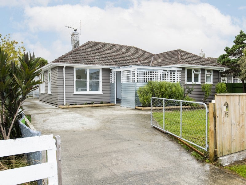 15 Glasgow Crescent, Kaiti, Gisborne - Carousel 1
