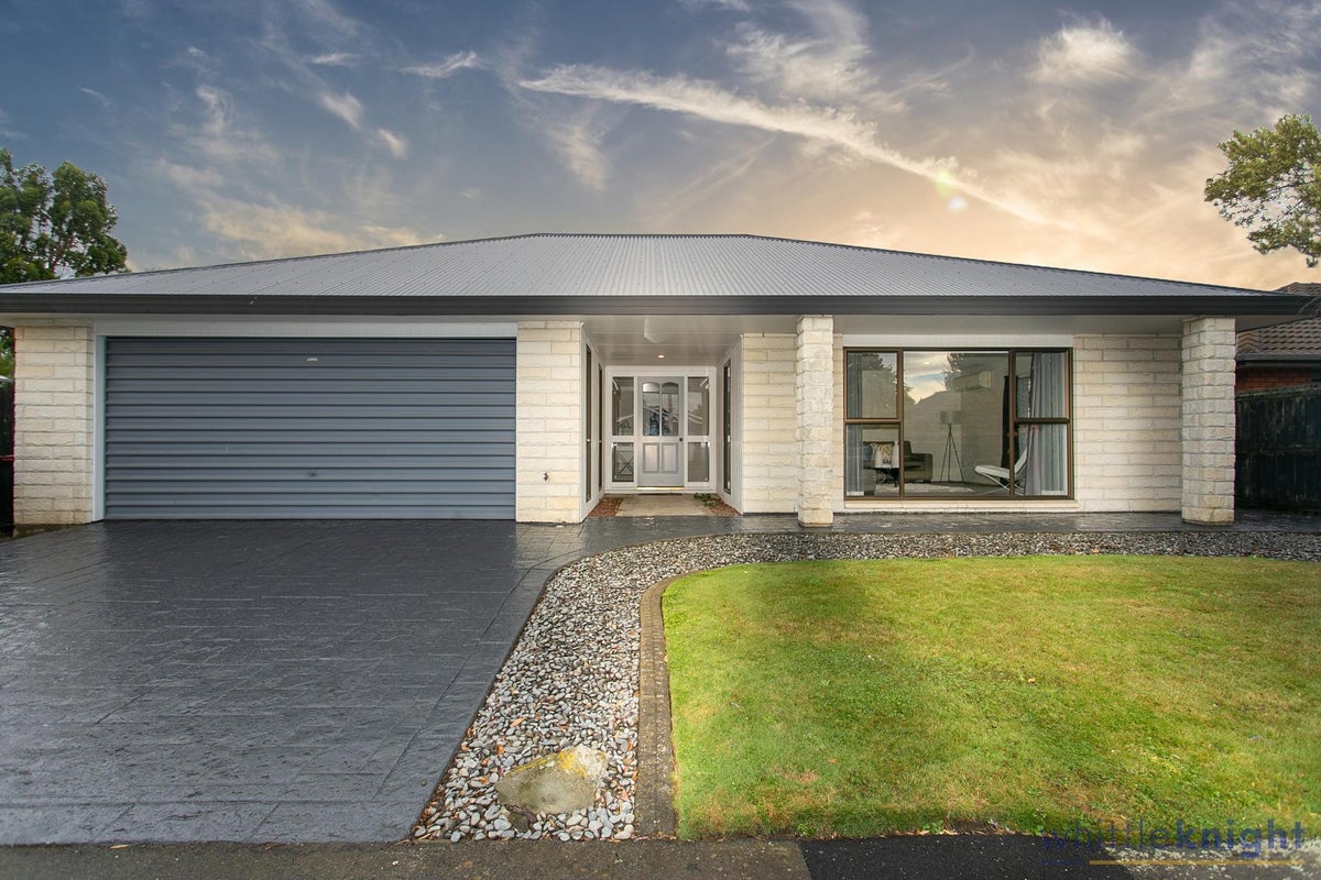 90 Regency Crescent, Redwood, Christchurch - Carousel 1
