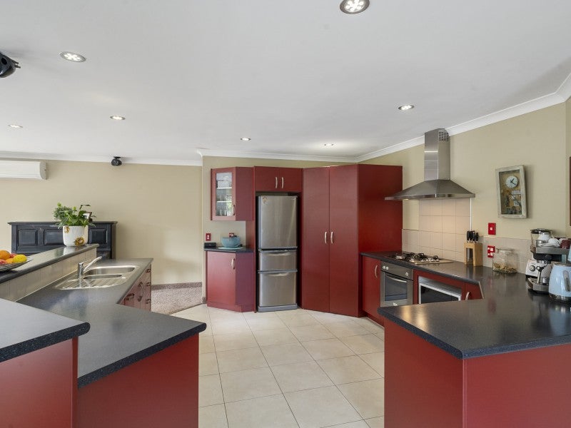 15 Leanne Way, Waikanae Beach, Waikanae - Carousel 2