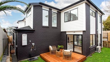 37A Reid Road, New Lynn, Auckland - Carousel 1