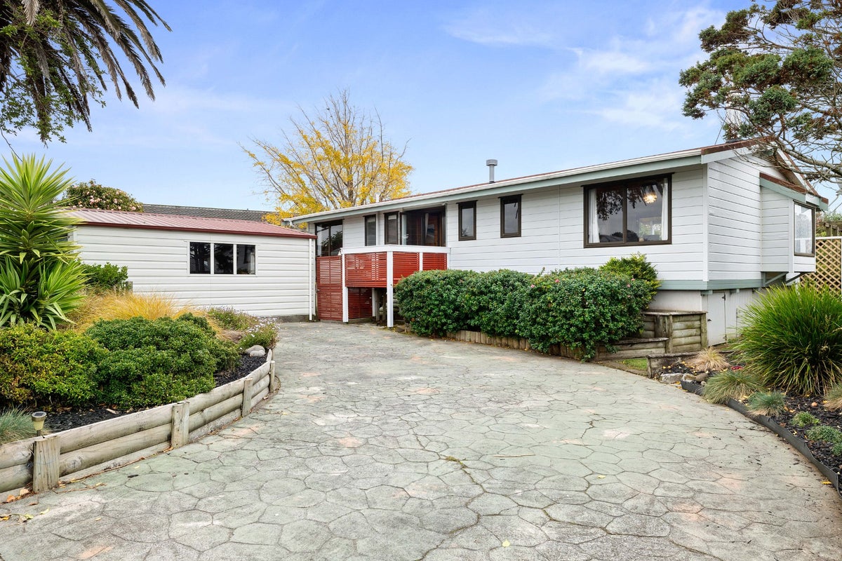 20 Silvan Place, Bell Block, New Plymouth - Carousel 1