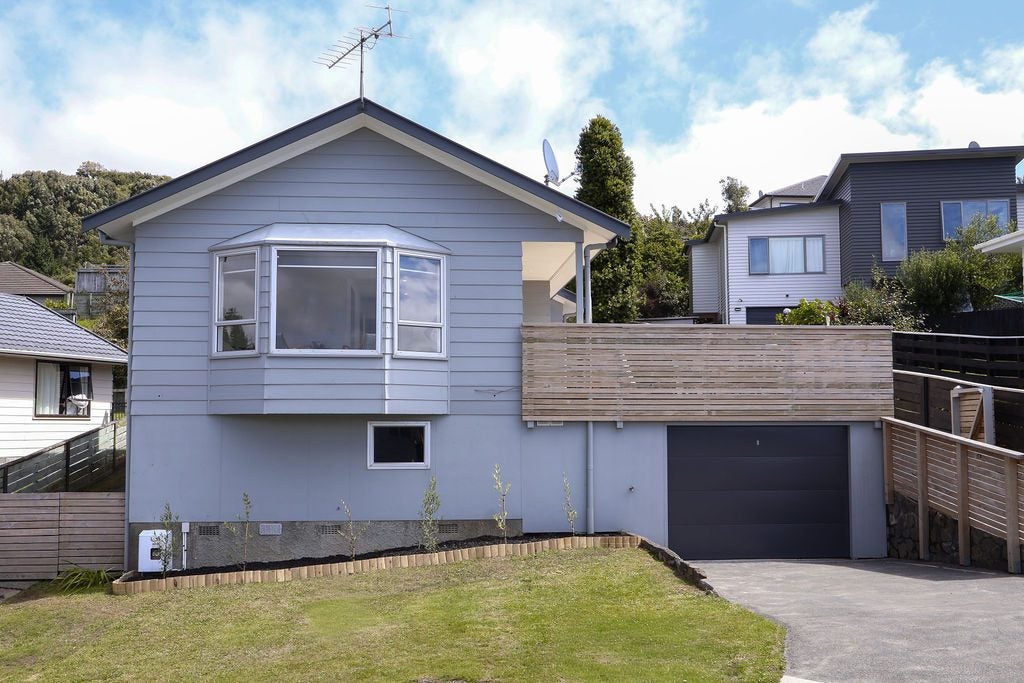26 Thimble Lane, Whitby, Porirua - Carousel 1