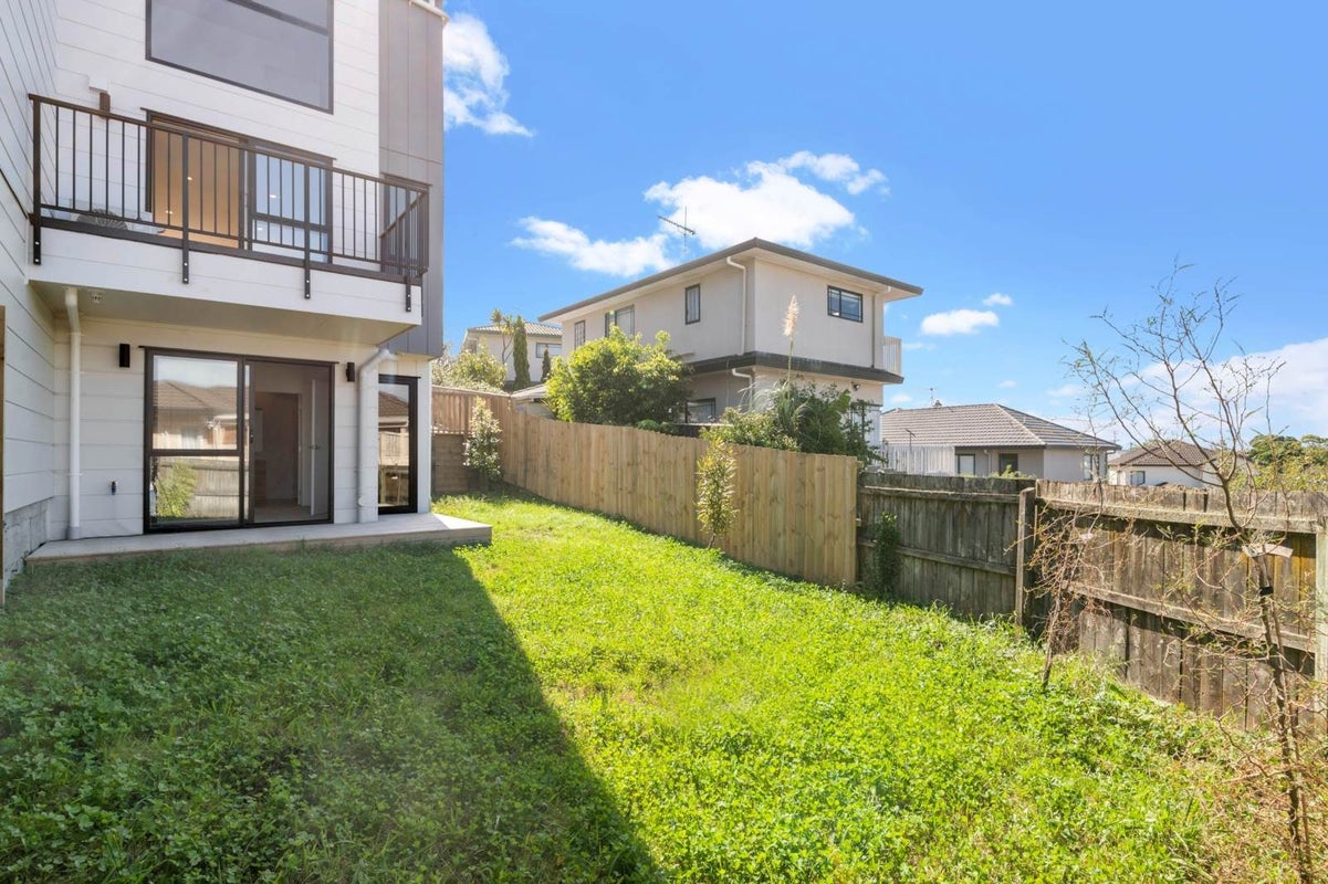 12 Oki Place, Glenfield, Auckland - Carousel 2