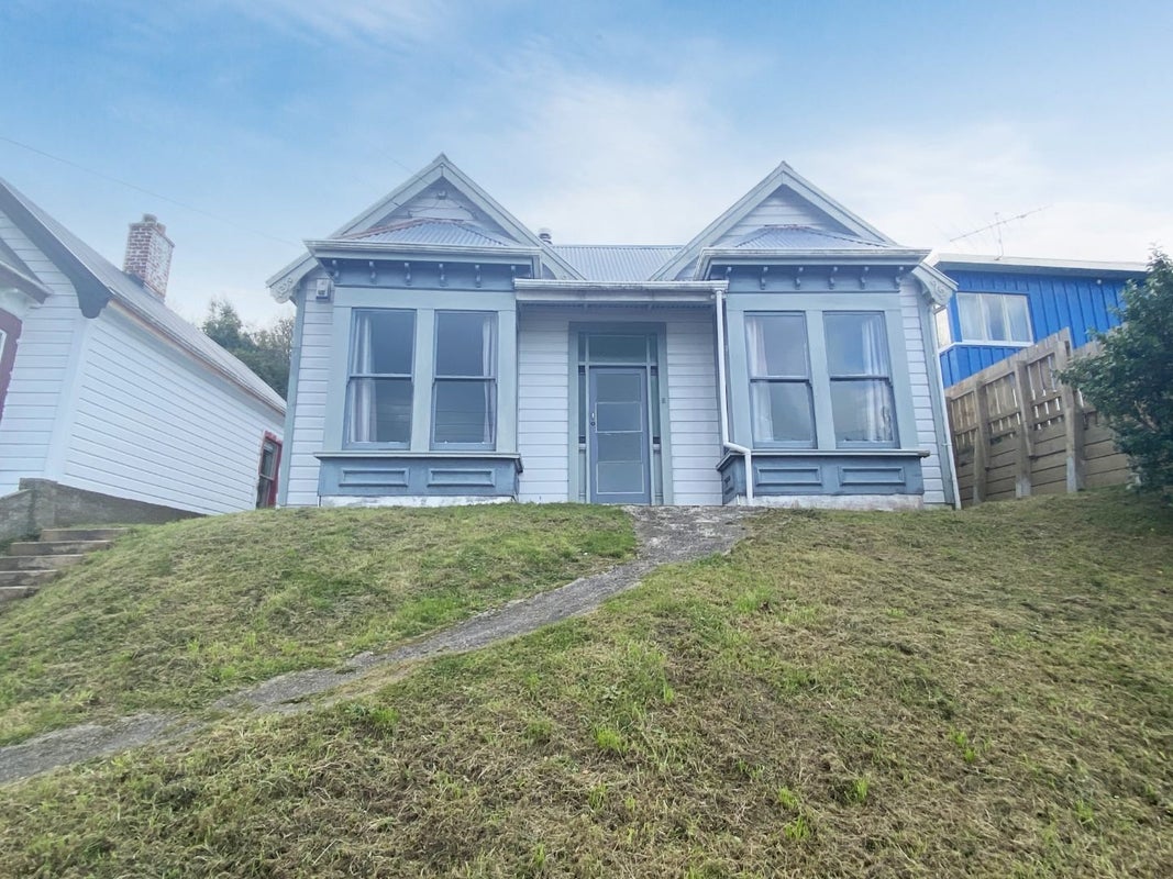 8 Thomson Street, Lookout Point, Dunedin - Carousel 1