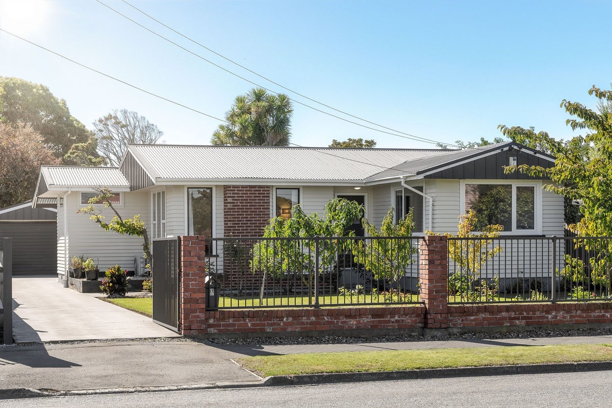 59 Daniels Road, Redwood, Christchurch - Carousel 1