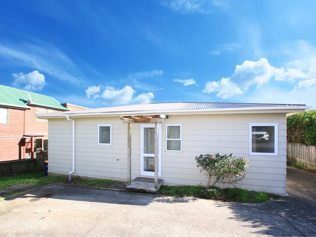 306 Sunset Road, Windsor Park, Auckland - Carousel 1