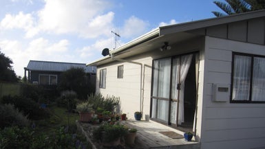 5A Dodds Crescent, Otaki Beach, Otaki - Carousel 1